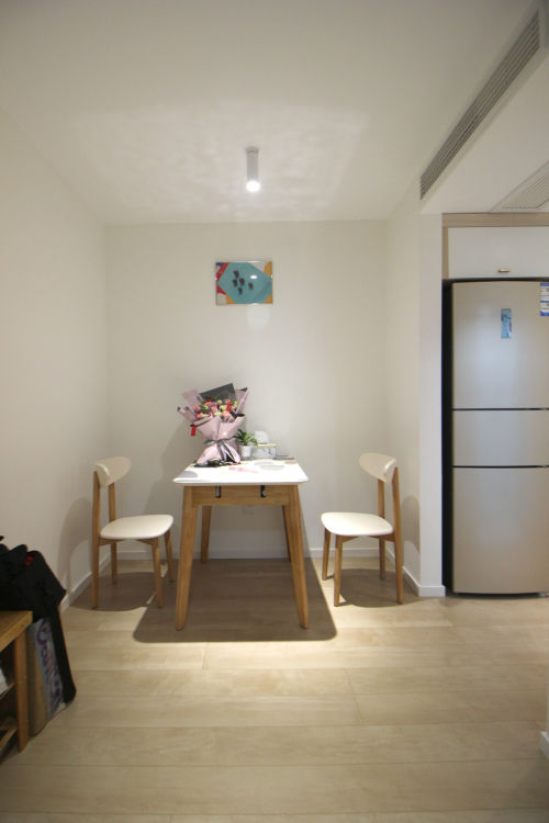 小户型只需改下卫生间就让整个空间宽敞明亮厨房木地板