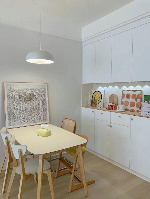 厨房装修效果图感性与理性的平衡，暖色简约设计1000m²以上三居其他家装装修案例效果图