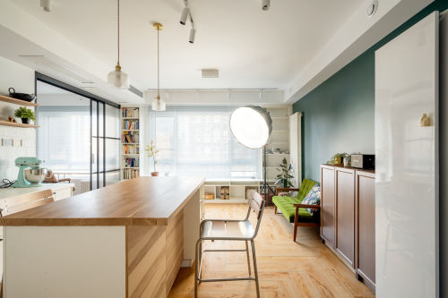 客厅装修效果图开放式厨房+吧台餐厅，客厅增加61-80m²一居北欧极简家装装修案例效果图