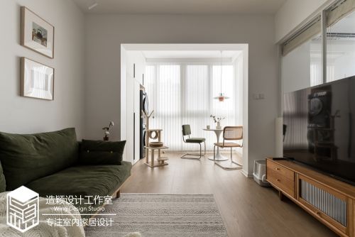 客厅装修效果图一人、一喵、一劇、三餐，簡單純61-80m²二居现代简约家装装修案例效果图